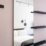 Flamingo 207: Modern Apt With Balcony