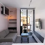 Flamingo 207: Modern Apt With Balcony