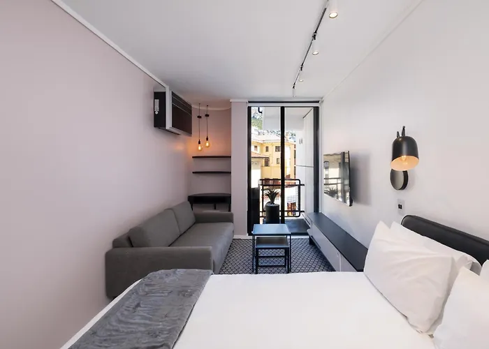 Flamingo 207: Modern Apt With Balcony